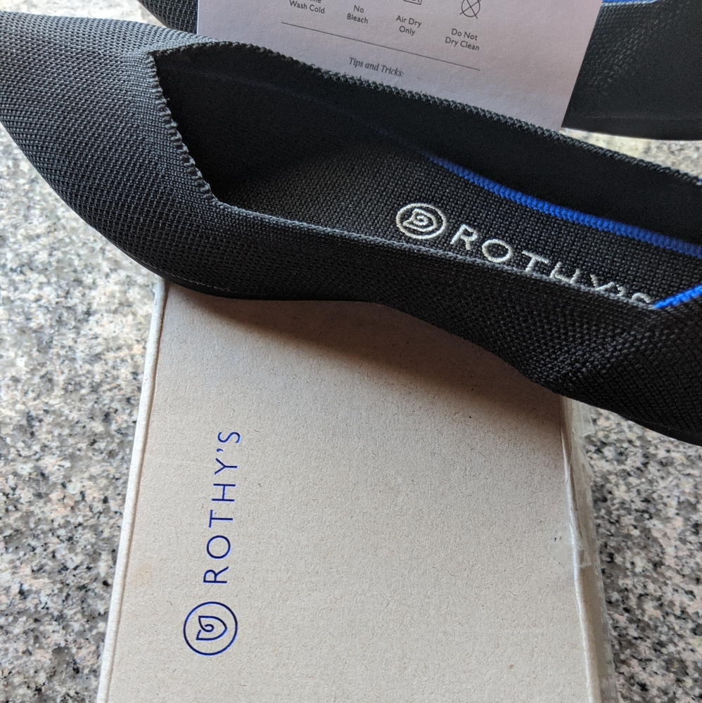 Solid black Rothys